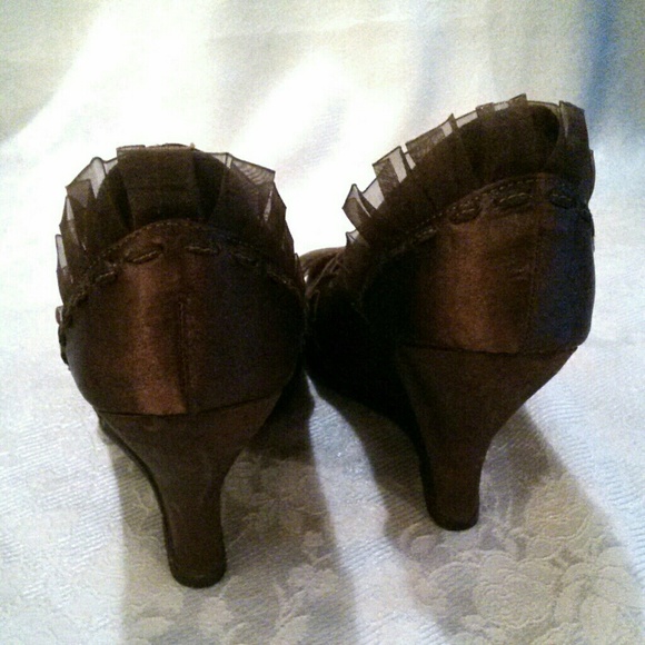 Steve Madden Satin Ruffled Trim Peep Toe Shoes - Picture 5 of 5